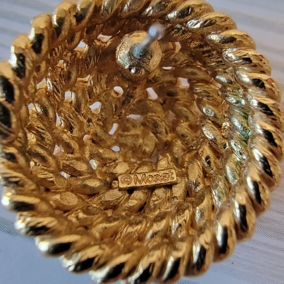 C8 Vintage Monet Gold-tone Pierced Earrings - Picture 2 of 2